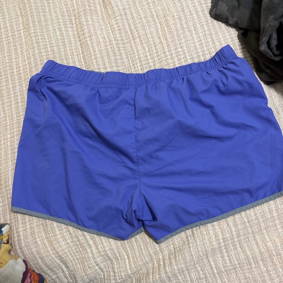 Women’s Patagonia Shorts - Picture 3 of 4